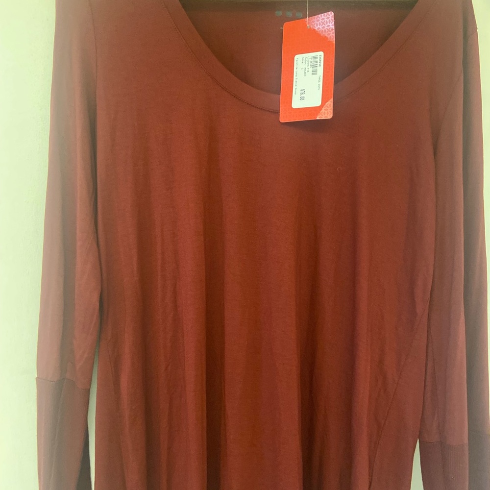 Evereve three dots brand long sleeve scoop NWT